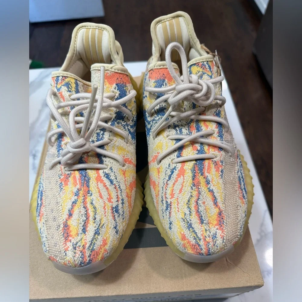 Yeezy Boost 350 V2 - Picture 2 of 9